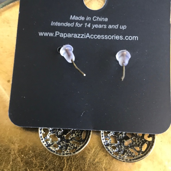 Paparrazzi Bronze floral design dangle earrings - Picture 2 of 2